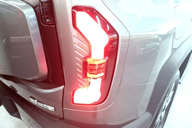 Used Deepal G318 2024 Four-Wheel-Drive Air Suspension Model Right Rear Taillight