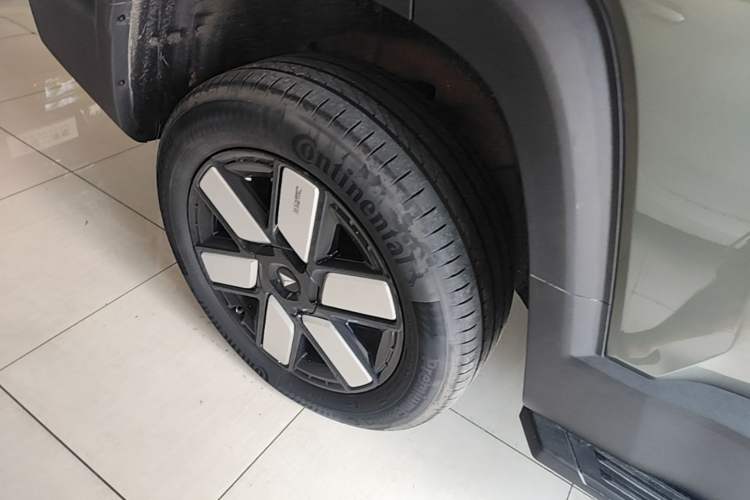Used Deepal G318 2024 Four-Wheel-Drive Air Suspension Model Right Rear Wheel Hub