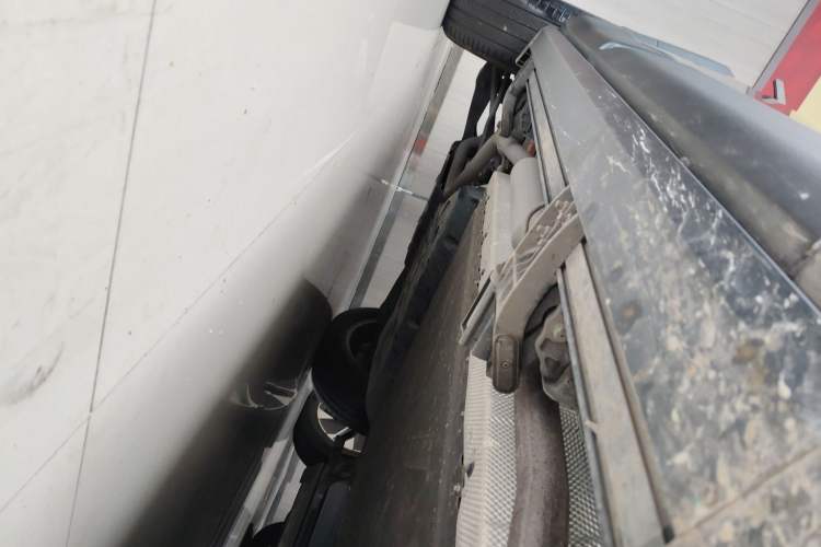 Used Deepal G318 2024 Four-Wheel-Drive Air Suspension Model Right Side Sill