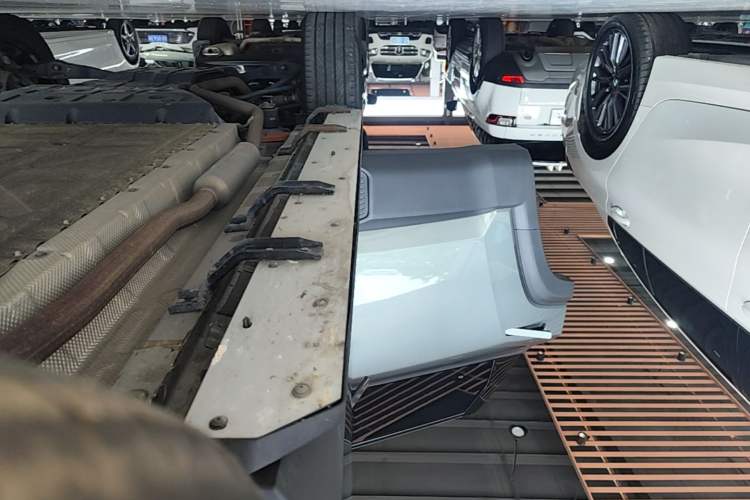 Used Deepal G318 2024 Four-Wheel-Drive Air Suspension Model Right Side Sill