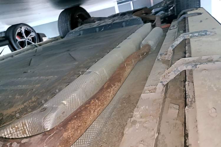 Used Deepal G318 2024 Four-Wheel-Drive Air Suspension Model Right Side Sill