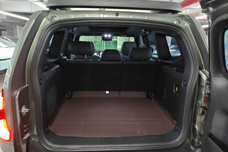 Used Deepal G318 2024 Four-Wheel-Drive Air Suspension Model Trunk