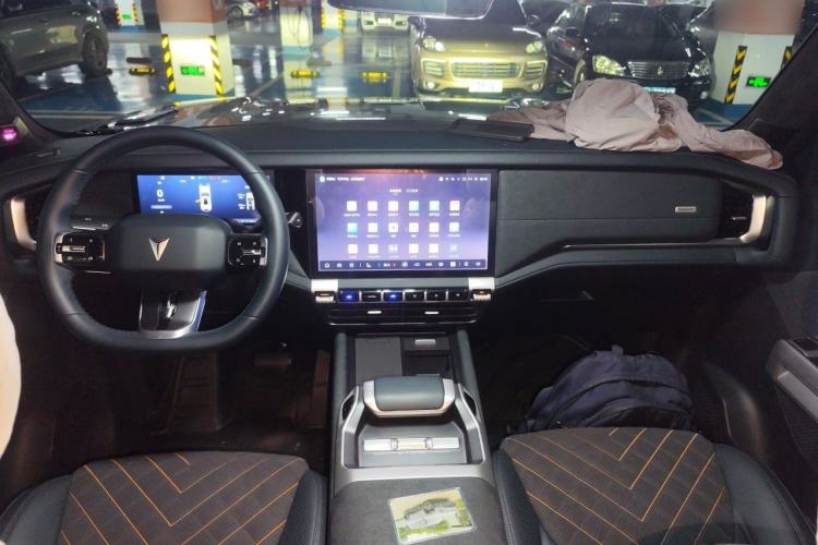 Used Deepal G318 2024 Four-Wheel-Drive Air Suspension Model Center Console