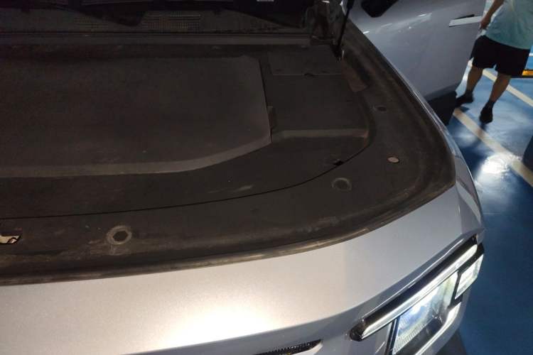 Used Deepal G318 2024 Four-Wheel-Drive Air Suspension Model Engine Bay Left