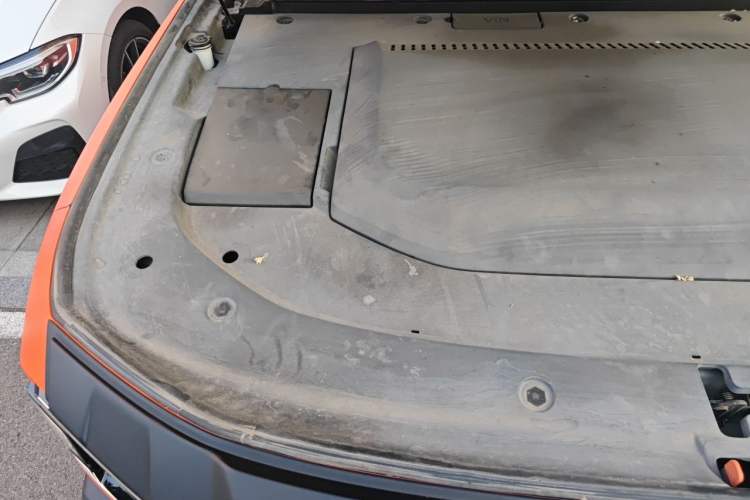 Used Deepal G318 2024 Four-Wheel-Drive Air Suspension Model Engine Bay Right