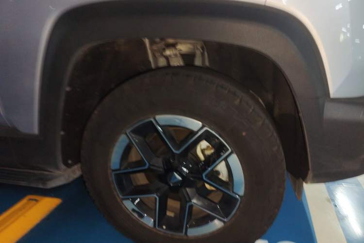 Used Deepal G318 2024 Four-Wheel-Drive Air Suspension Model Right Front Wheel Hub