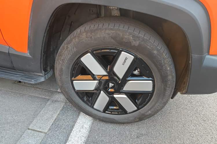 Used Deepal G318 2024 Four-Wheel-Drive Air Suspension Model Right Front Wheel Hub