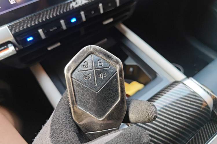 Used Deepal G318 2024 Four-Wheel-Drive Air Suspension Model Vehicle Key