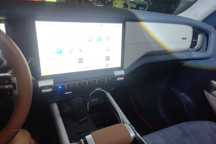 Used Deepal G318 2024 Four-Wheel-Drive Air Suspension Model Audio And AC Panel