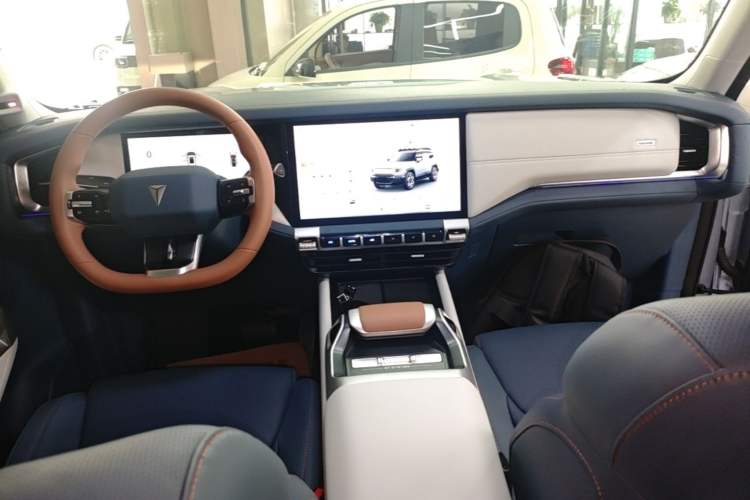 Used Deepal G318 2024 Four-Wheel-Drive Air Suspension Model Center Console