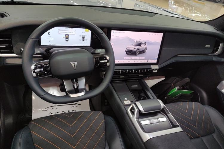 Used Deepal G318 2024 Four-Wheel-Drive Air Suspension Model Center Console