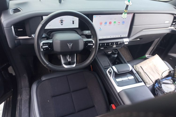 Used Deepal G318 2024 Four-Wheel Drive Comfort Edition Center Console