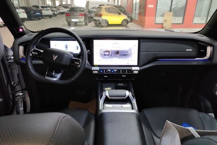 Used Deepal G318 2024 Four-Wheel-Drive Air Suspension Model Center Console