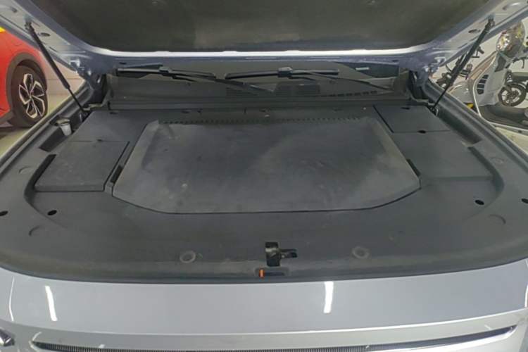 Used Deepal G318 2024 Four-Wheel-Drive Air Suspension Model Engine Bay