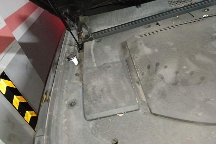 Used Deepal G318 2024 Four-Wheel-Drive Air Suspension Model Engine Bay Right