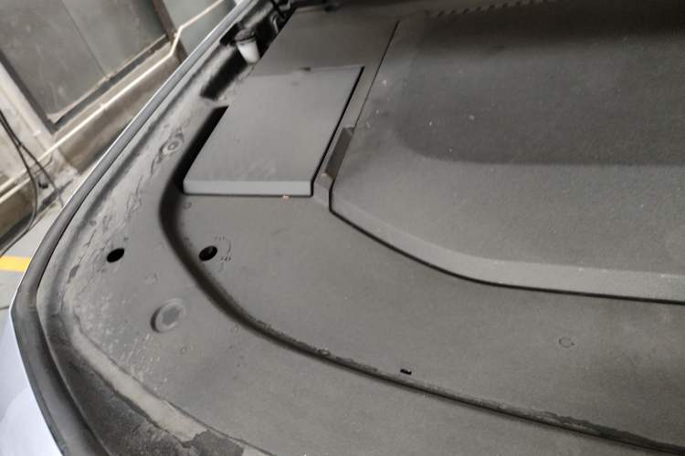 Used Deepal G318 2024 Four-Wheel-Drive Air Suspension Model Engine Bay Right