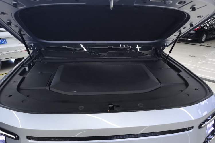Used Deepal G318 2024 Four-Wheel-Drive Air Suspension Model Engine Bay