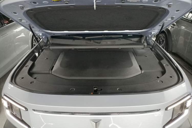 Used Deepal G318 2024 Four-Wheel-Drive Air Suspension Model Engine Bay