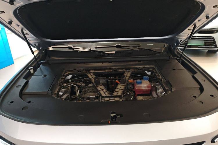 Used Deepal G318 2024 Four-Wheel-Drive Air Suspension Model Engine Bay