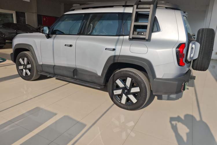 Used Deepal G318 2024 Four-Wheel-Drive Air Suspension Model Exterior 3