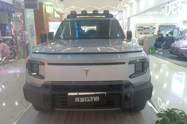 Used Deepal G318 2024 Four-Wheel-Drive Air Suspension Model Front