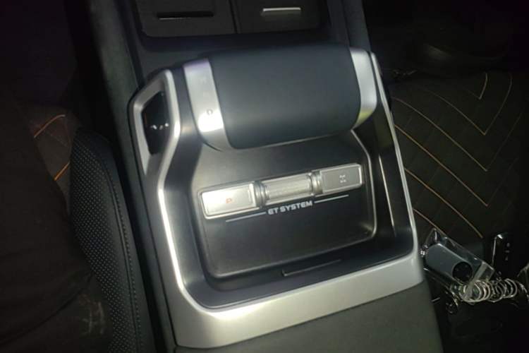 Used Deepal G318 2024 Four-Wheel-Drive Air Suspension Model Gear Lever