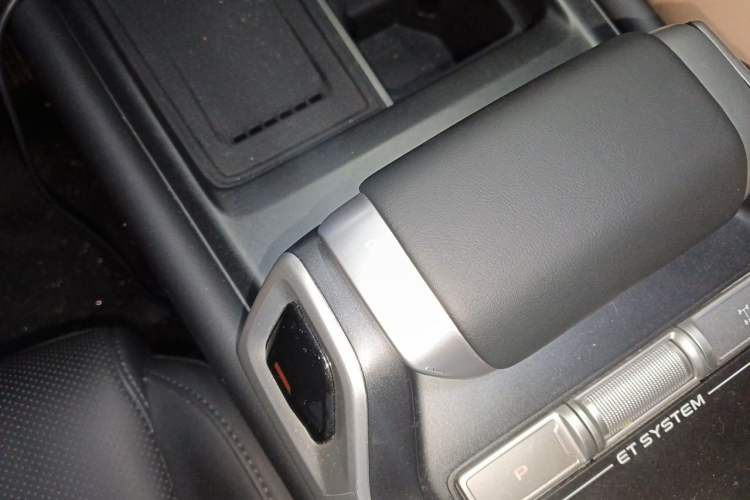 Used Deepal G318 2024 Four-Wheel-Drive Air Suspension Model Gear Lever