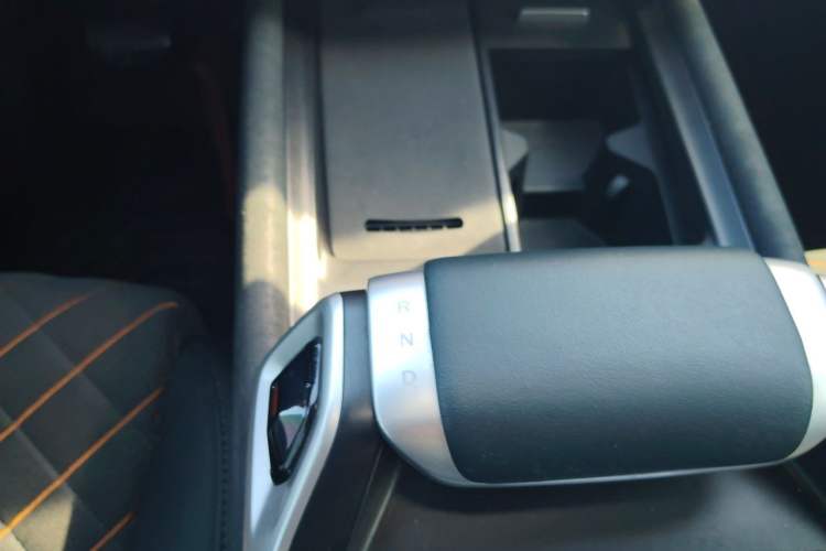 Used Deepal G318 2024 Four-Wheel-Drive Air Suspension Model Gear Lever