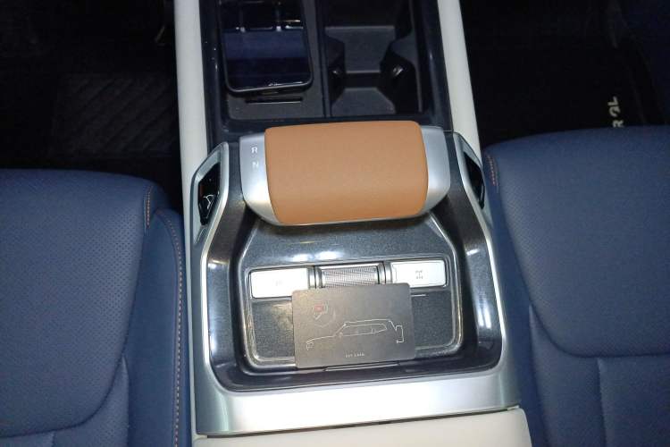 Used Deepal G318 2024 Four-Wheel-Drive Air Suspension Model Gear Lever