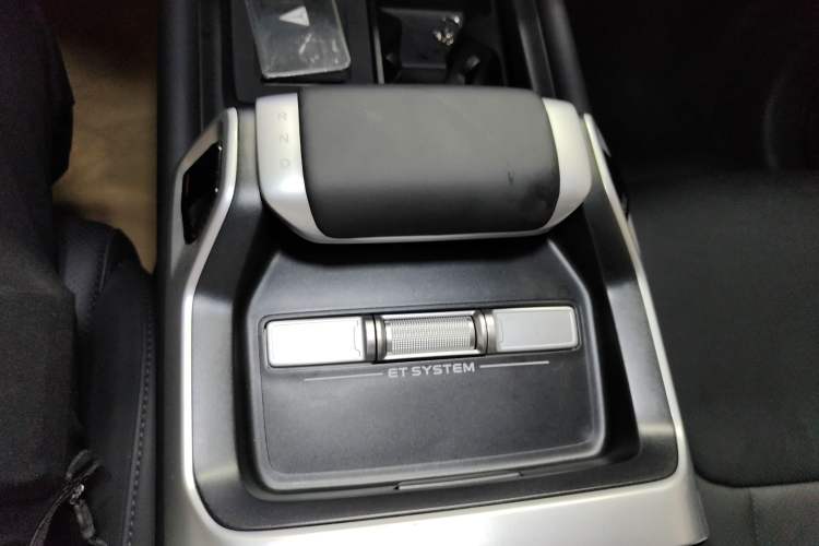 Used Deepal G318 2024 Four-Wheel-Drive Air Suspension Model Gear Lever