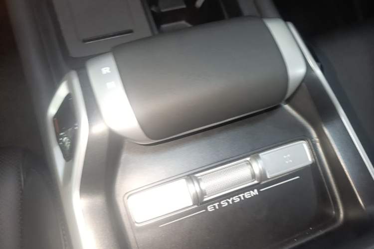 Used Deepal G318 2024 Four-Wheel-Drive Air Suspension Model Gear Lever