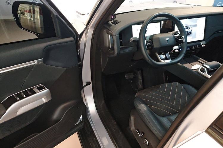 Used Deepal G318 2024 Four-Wheel-Drive Air Suspension Model Interior 3
