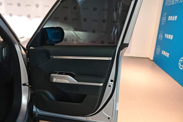 Used Deepal G318 2024 Four-Wheel-Drive Air Suspension Model Interior 5