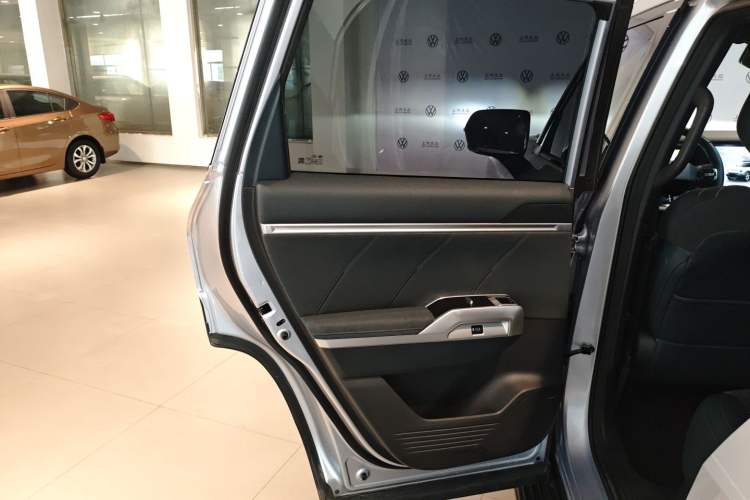 Used Deepal G318 2024 Four-Wheel-Drive Air Suspension Model Interior 8
