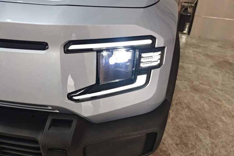 Used Deepal G318 2024 Four-Wheel-Drive Air Suspension Model Left Front Headlight