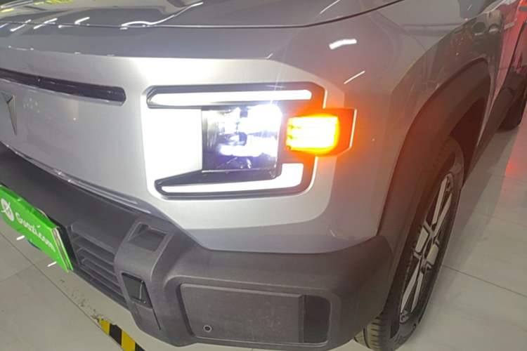 Used Deepal G318 2024 Four-Wheel-Drive Air Suspension Model Left Front Headlight