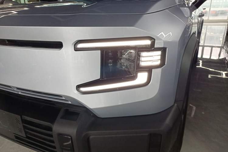Used Deepal G318 2024 Four-Wheel-Drive Air Suspension Model Left Front Headlight