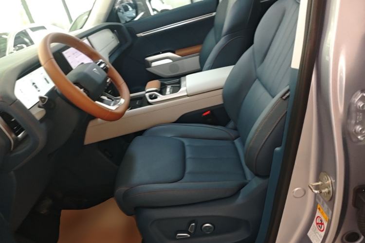 Used Deepal G318 2024 Four-Wheel-Drive Air Suspension Model Left Front Seat