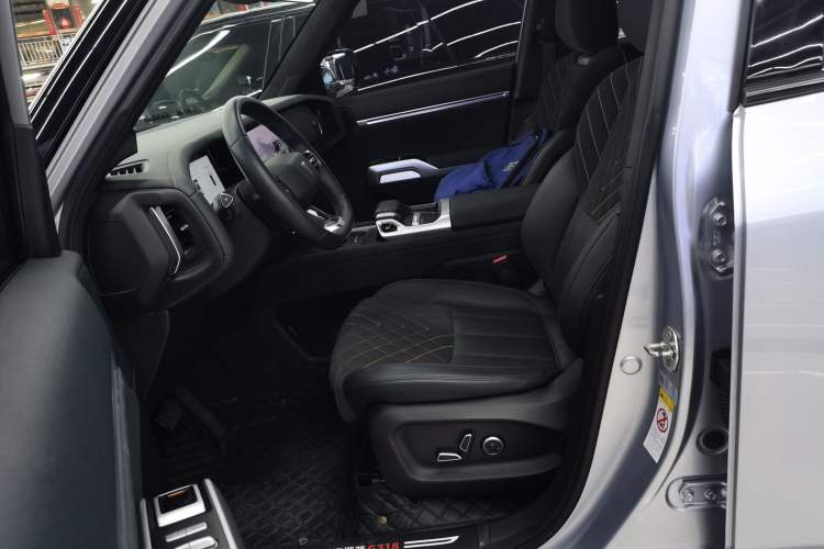 Used Deepal G318 2024 Four-Wheel-Drive Air Suspension Model Left Front Seat