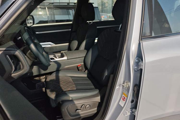 Used Deepal G318 2024 Four-Wheel-Drive Air Suspension Model Left Front Seat