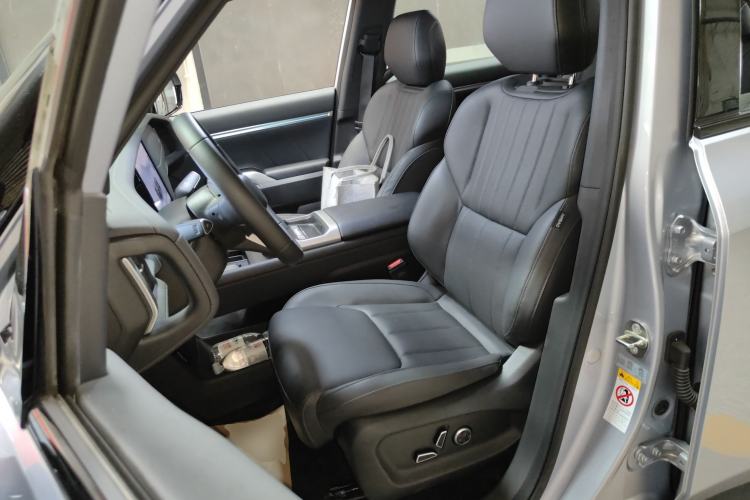 Used Deepal G318 2024 Four-Wheel-Drive Air Suspension Model Left Front Seat