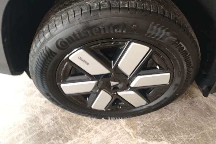 Used Deepal G318 2024 Four-Wheel-Drive Air Suspension Model Left Front Wheel Hub