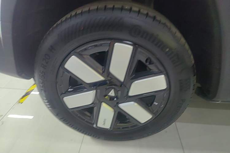 Used Deepal G318 2024 Four-Wheel-Drive Air Suspension Model Left Front Wheel Hub