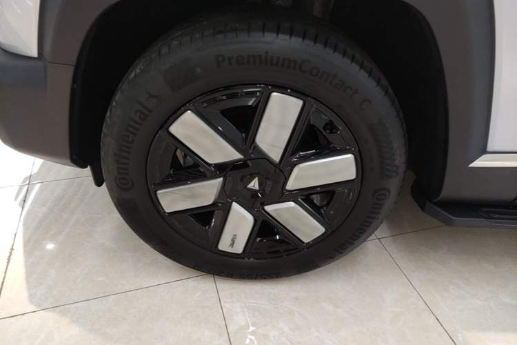 Used Deepal G318 2024 Four-Wheel-Drive Air Suspension Model Left Front Wheel Hub