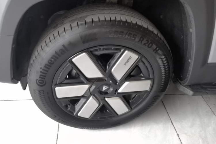 Used Deepal G318 2024 Four-Wheel-Drive Air Suspension Model Left Front Wheel Hub
