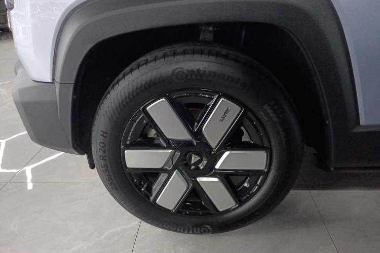 Used Deepal G318 2024 Four-Wheel-Drive Air Suspension Model Left Front Wheel Hub