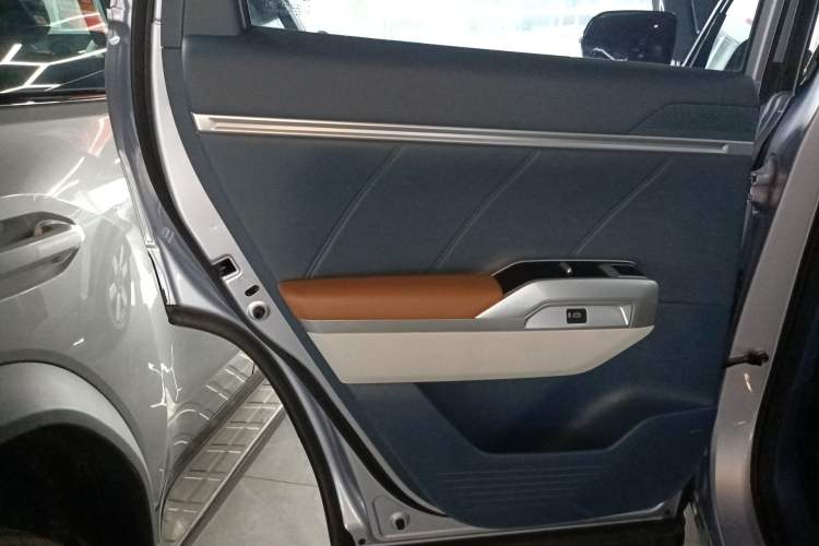 Used Deepal G318 2024 Four-Wheel-Drive Air Suspension Model Left Rear Door Interior
