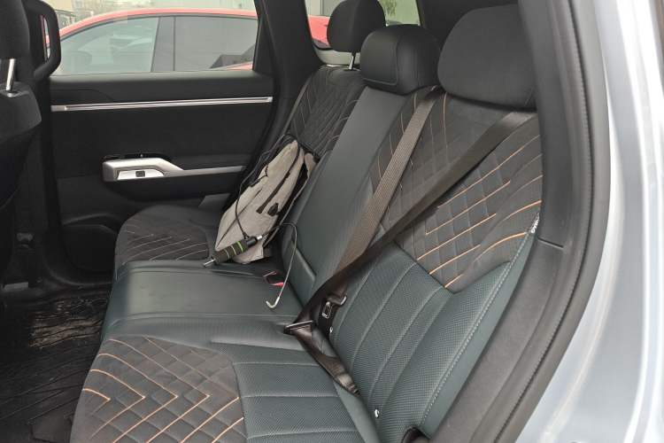 Used Deepal G318 2024 Four-Wheel-Drive Air Suspension Model Left Rear Seat