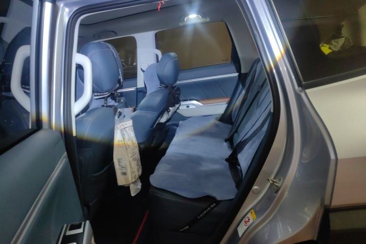 Used Deepal G318 2024 Four-Wheel-Drive Air Suspension Model Left Rear Seat