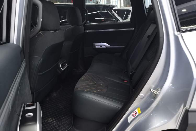 Used Deepal G318 2024 Four-Wheel-Drive Air Suspension Model Left Rear Seat